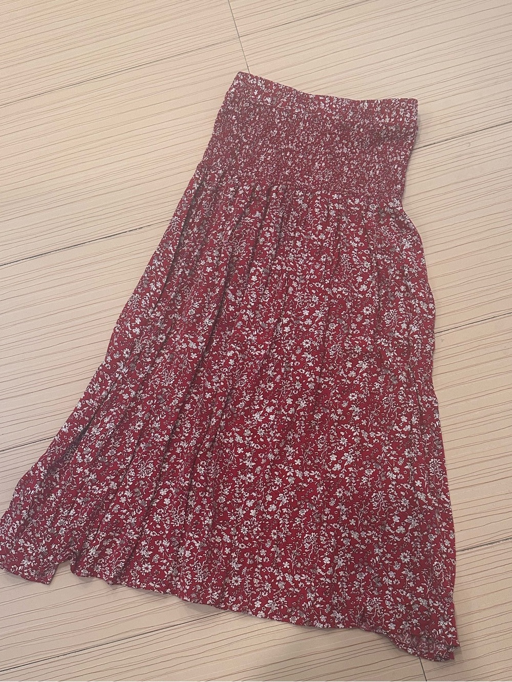 Women’s Smocked Waist Red Floral Maxi Skirt with Slit. M